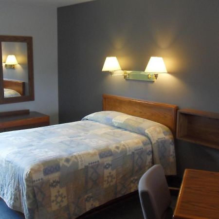 Swan Inn Motel Comstock Park Bagian luar foto