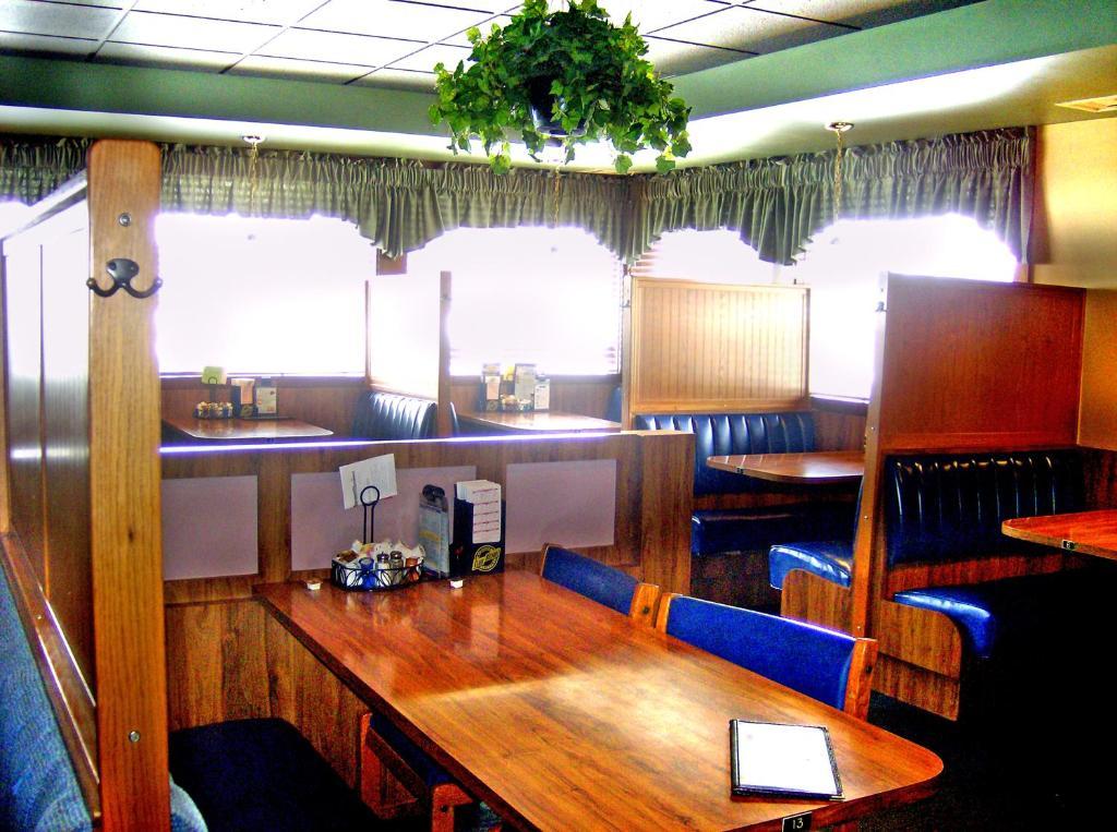 Swan Inn Motel Comstock Park Bagian luar foto
