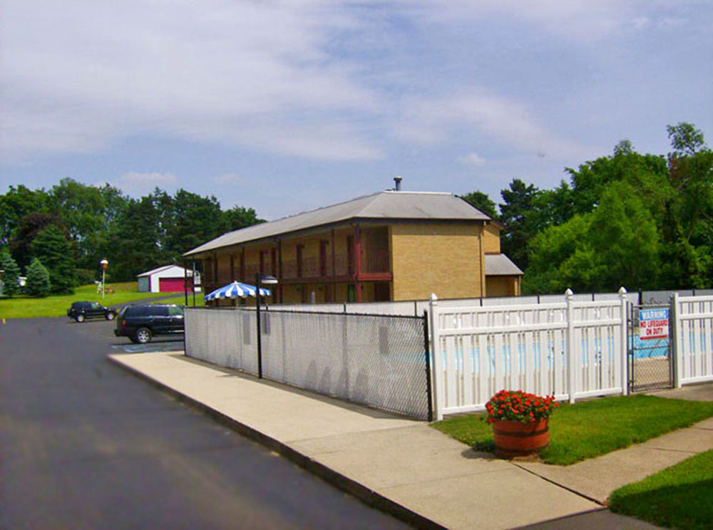 Swan Inn Motel Comstock Park Bagian luar foto
