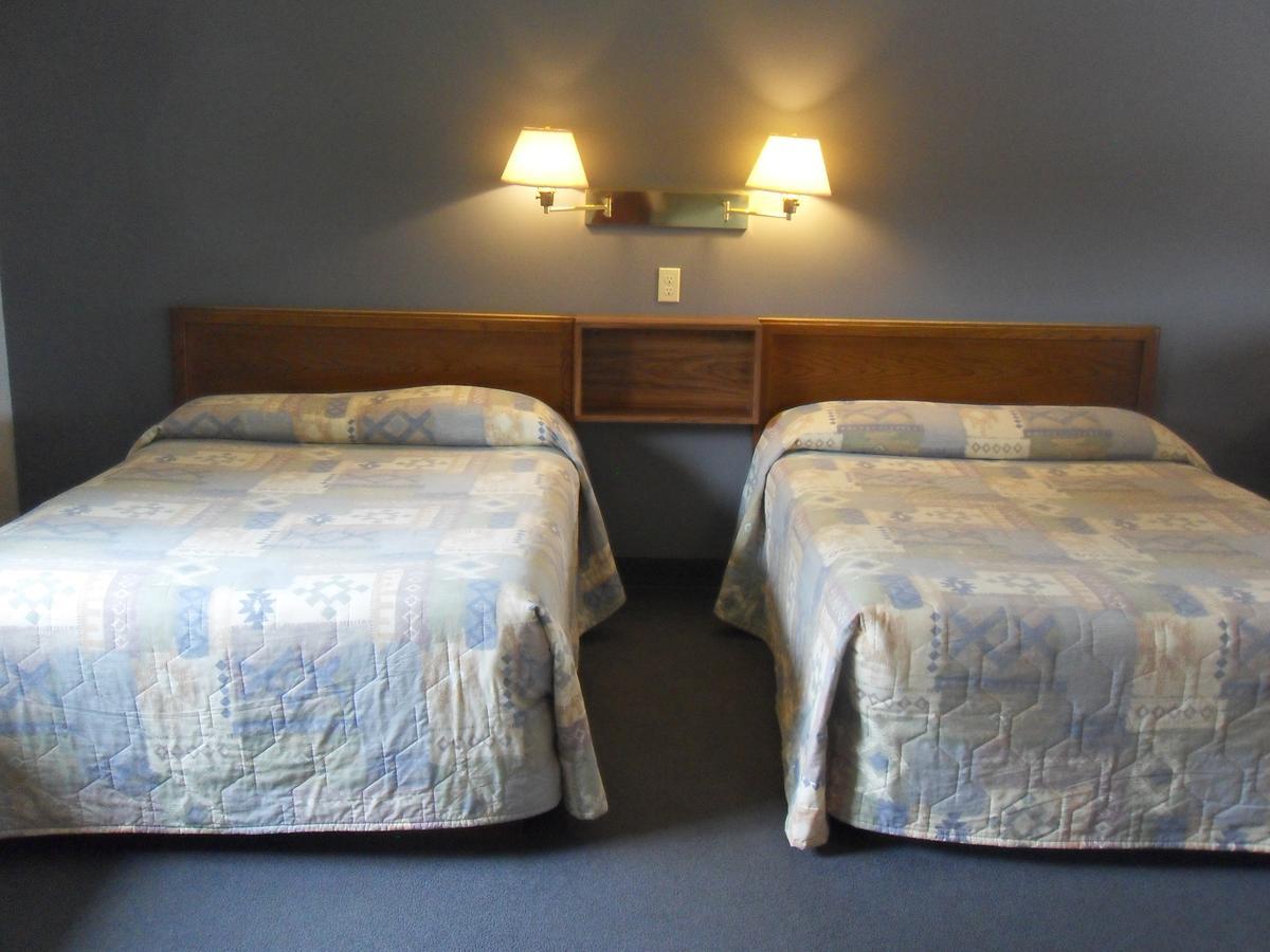 Swan Inn Motel Comstock Park Bagian luar foto