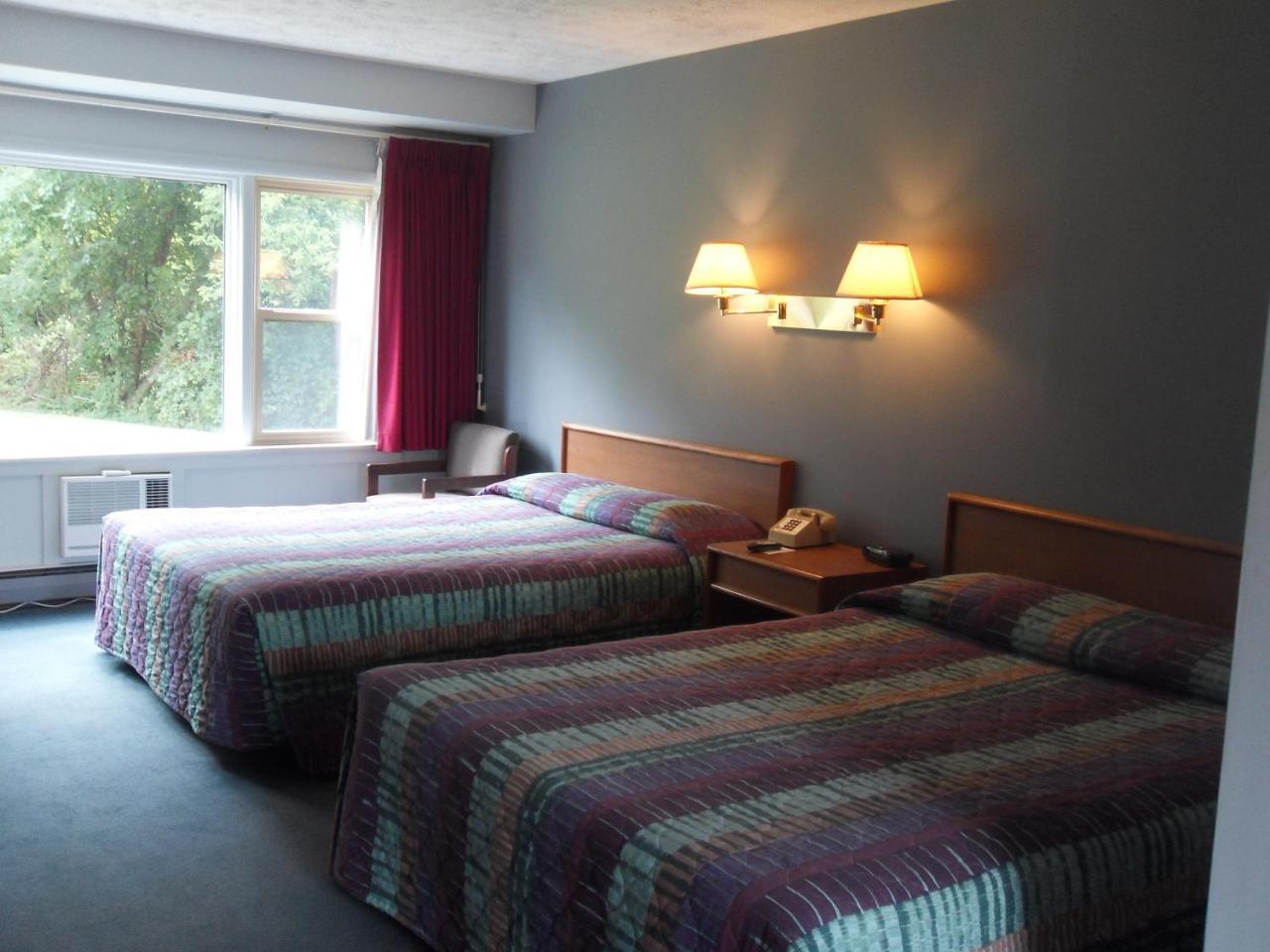 Swan Inn Motel Comstock Park Bagian luar foto