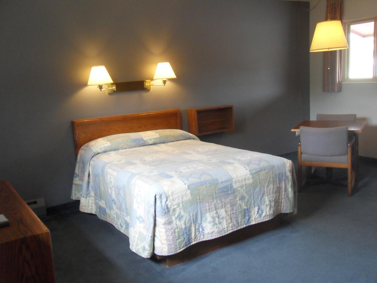 Swan Inn Motel Comstock Park Bagian luar foto