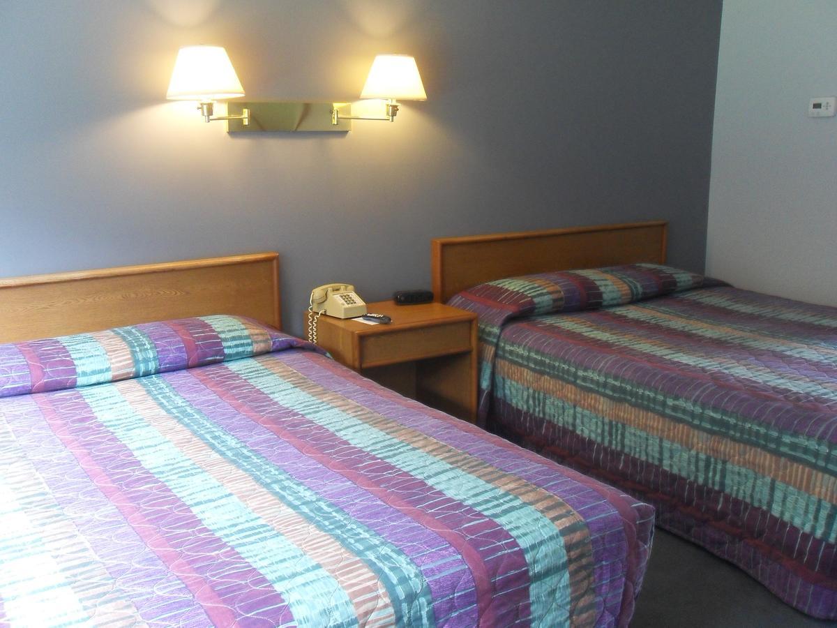 Swan Inn Motel Comstock Park Bagian luar foto