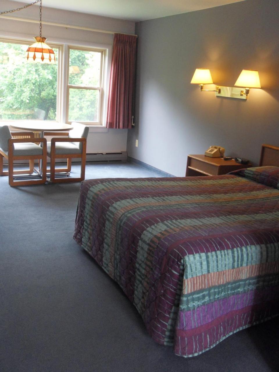Swan Inn Motel Comstock Park Bagian luar foto