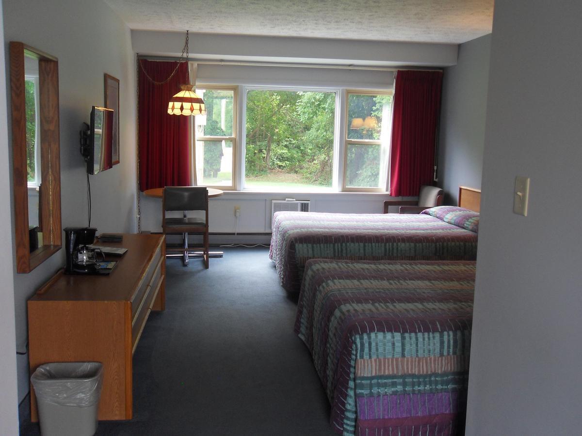 Swan Inn Motel Comstock Park Bagian luar foto