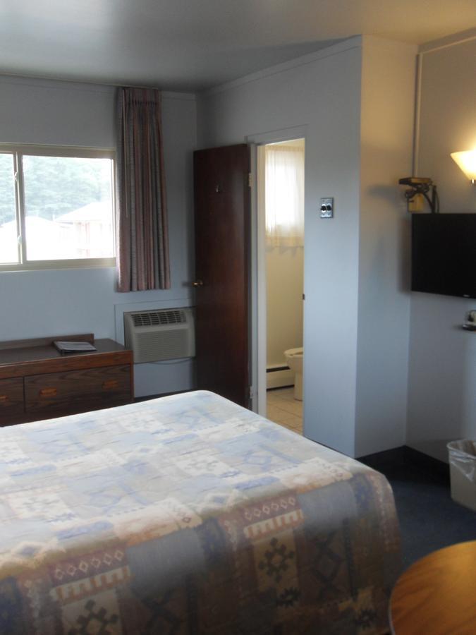 Swan Inn Motel Comstock Park Bagian luar foto