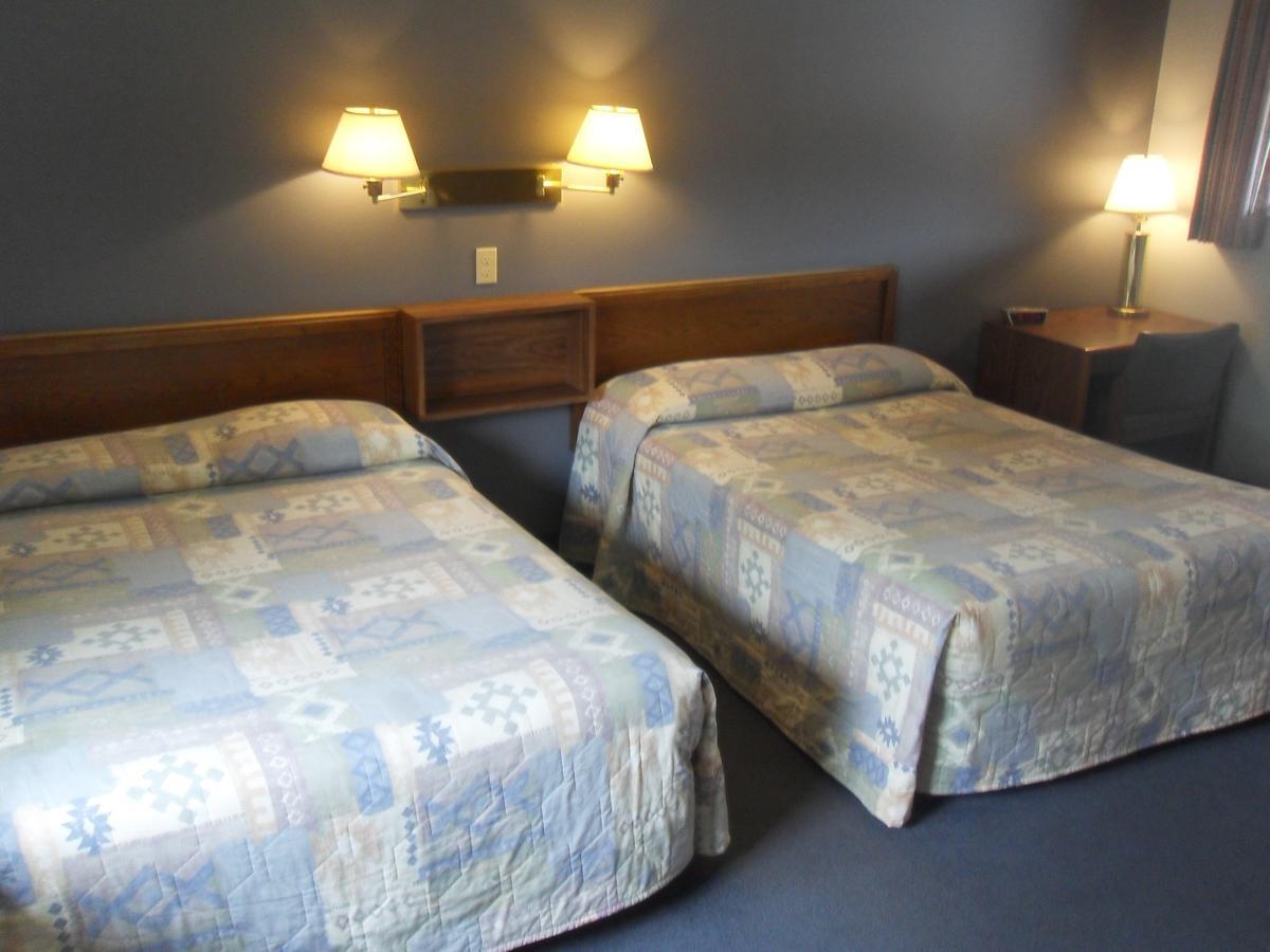 Swan Inn Motel Comstock Park Bagian luar foto