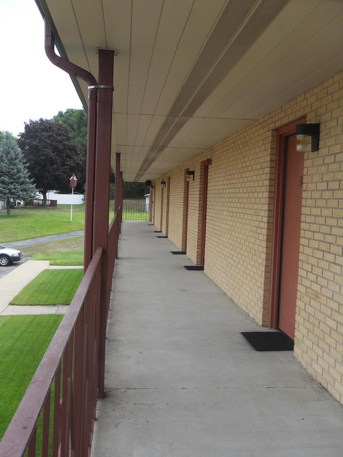 Swan Inn Motel Comstock Park Bagian luar foto