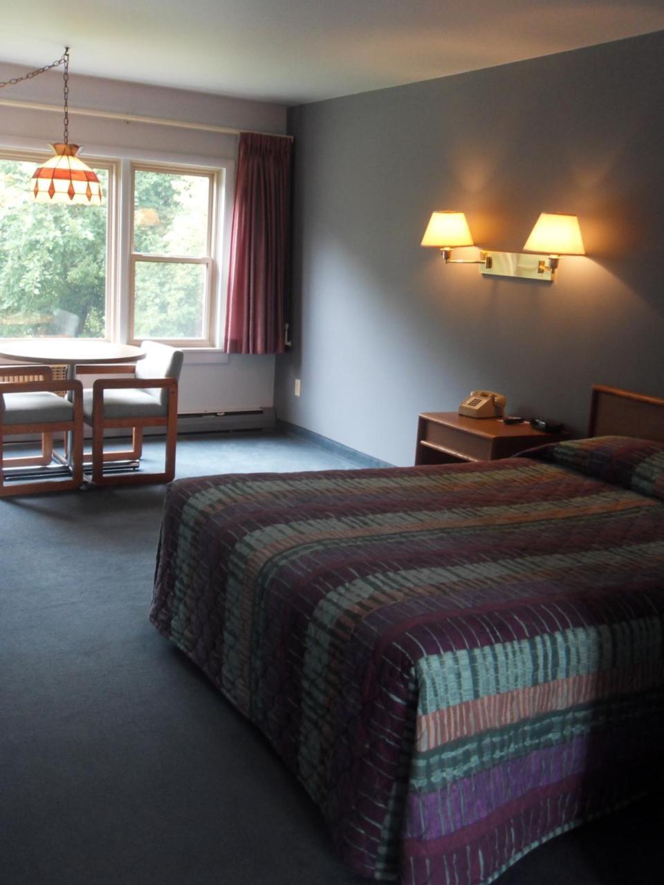 Swan Inn Motel Comstock Park Bagian luar foto